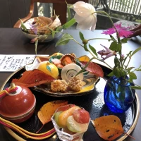 ホタテのあられ揚げ、シャインマスカット胡麻ドレッシングなど