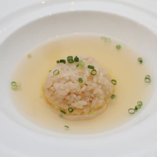 コースに追加できる鯛茶漬けです。
出汁が美味しいです！