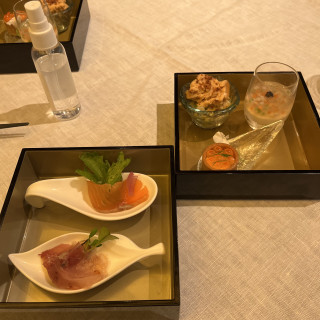 お重に入った前菜盛り合わせ