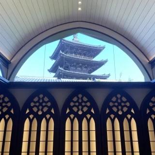 チャペルからは八坂の塔が見えます