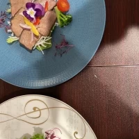 お刺身が食べれない方にはローストビーフに変更して頂きました