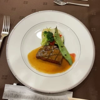 特選県産牛ヒィレグリエ香草ソース
