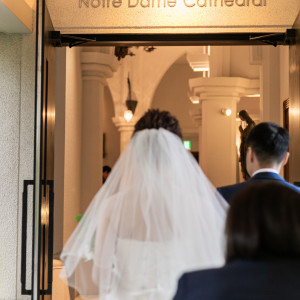 チャペルに移動中|641468さんのノートルダム周南/FIVESTAR WEDDINGの写真(1823526)