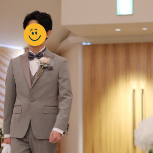 挙式の新郎入場|641528さんの小さな結婚式 ロイヤルパインズホテル浦和チャペルの写真(1838993)