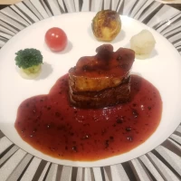 フォアグラだがソースが軽いため味付けが軽くて食べやすい
