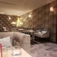 待合室はソファが多くゆっくりできる