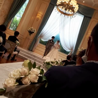 後ろの席からもしっかり見えます。ドレスが映えます。