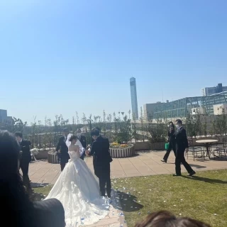 晴れていたのでガーデンでフラワーシャワーをしました