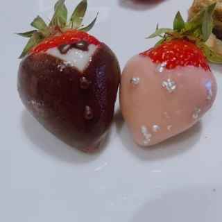 いちご・デザートビュッフェ
新郎新婦になってる！可愛い美味