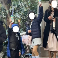 フラワーシャワーでは子供達にオプションのバブルガンを。