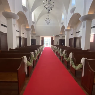 チャペルの前からみた光景
扉が開くと光が差し込みました！