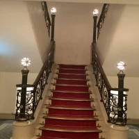 階段もおしゃれです