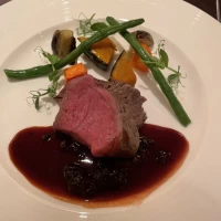 メインはローストビーフ