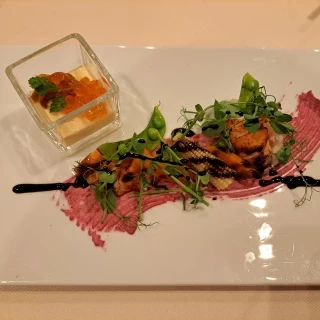 ビーツソースが綺麗で美味しい