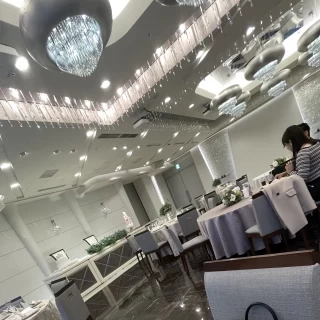 ゴージャスでキラキラした特徴