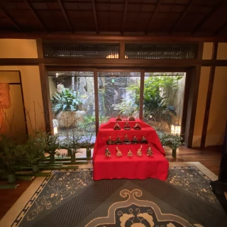 河文の入り口です。こちらの飾りが季節によって変わります。