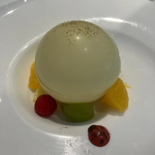 ピスタチオアイスのチョコレートがけ
