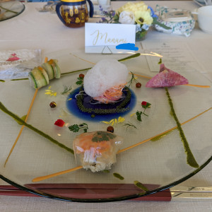 沖縄っぽい料理。席札を自分で作った、持ち込み無料。|643027さんのアイネス ヴィラノッツェ 沖縄（クチュールナオコ ウエディング）の写真(2013387)