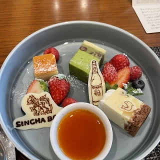 サプライズでデザート盛り合わせを用意して頂きました。
