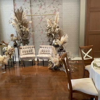 メインテーブルの装花にボリュームがありました。