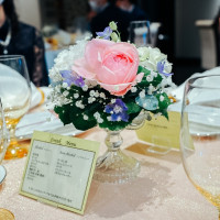 テーブルの上の装花