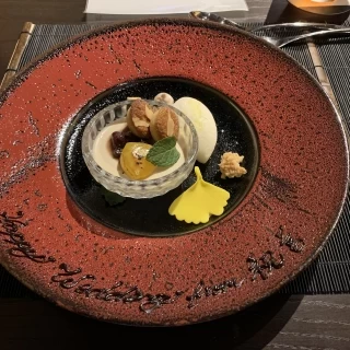 見学に行った際の試食で出たデザートです。秋の季節で栗がメイン