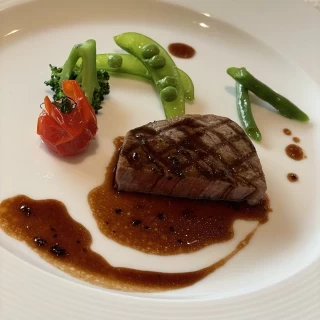 試食でいただいた肉料理です。柔らかくてソースも美味でした。