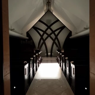 入場に合わせて光が流れていく演出ができます