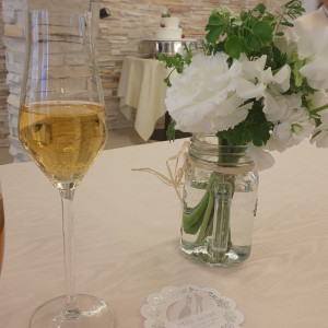 乾杯のシャンパンとお花。|643409さんの鈴華グレイスの写真(1660036)