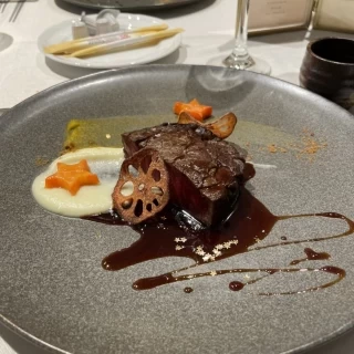 メインの牛肉
天体観測をイメージ