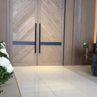 後方扉
