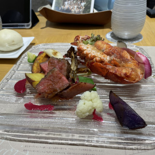 お肉とオマール海老が美味しかったです。