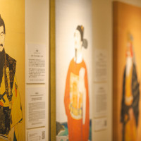 会場までの回廊には琉球王朝の歴史。歴史を感じながら進みます。
