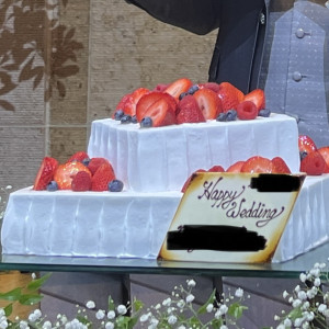 イチゴたくさんのウェディングケーキ|643871さんのガーデンテラス 東山の写真(1669947)