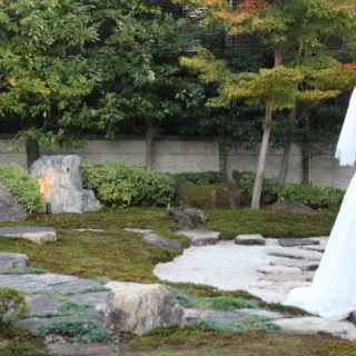 ブーケトスは庭でできます。