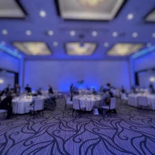 天井が広くて開放感ある会場