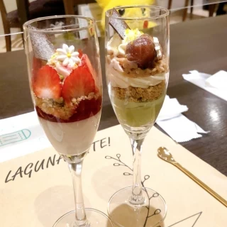 デザート。イチゴ系と抹茶系。
