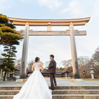 披露宴後に撮影しました。ドレスと神社も悪くありません。