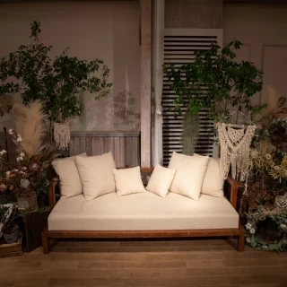 高砂はソファが絶対いいと決めていたのでソファに。