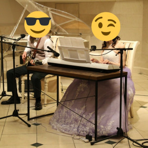 後ろのYOSHIKIモデルのピアノも使用できるとのこと|644240さんのハミングプラザVIP新潟の写真(1667103)