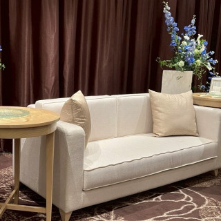 新郎新婦のソファ高砂