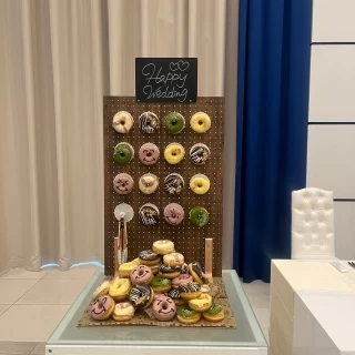 ケーキの代わりにゲストに配れるドーナツにしました！