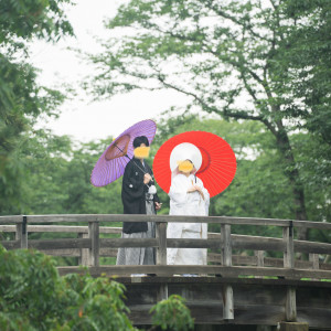 三溪園の橋の上で|644570さんの三渓園 鶴翔閣（横浜市指定有形文化財）の写真(1697081)