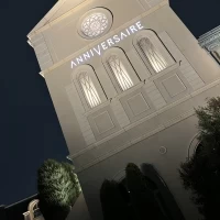 夜の外観