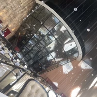 大きなワインセラーがあります。