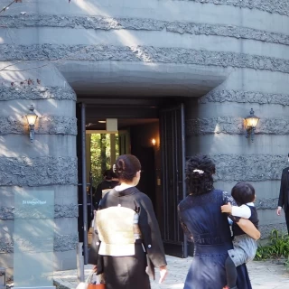チャペルは別館で、外　外観もオシャレ！