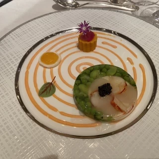 前菜は色味がキレイでした。