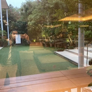 披露宴会場から見たガーデン写真です