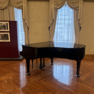 待ち時間はピアノの生演奏|645374さんのTHE SAIHOKUKAN HOTEL(犀北館)の写真(2541994)