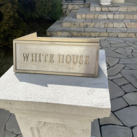 ホワイトハウス　案内板